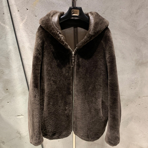 Cappotto Invernale da Donna con Cappuccio in Pelliccia Naturale di Agnello Marrone Scuro Cioccolato - Product Image 1