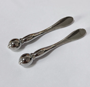 Cuillère cosmétique, outils de soin de la peau, bâton à crème pour les yeux en métal à roulement - Product Image 1