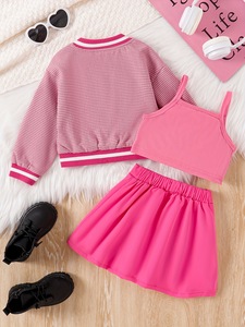 Bộ quần áo thời trang mới 3 món cho bé gái: Áo ba lỗ in chữ + Áo khoác bóng chày + Váy xếp ly - Product Image 4