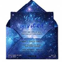 Enveloppe en papier rectangulaire bleu foncé à motif nébuleuse, impression personnalisée, finition mate, pour invitation d'anniversaire ou d'affaires