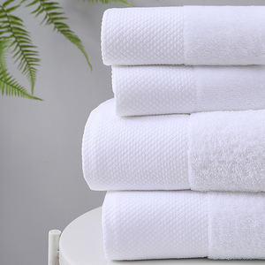 Serviettes de bain extra absorbantes pour hôtels, salons de beauté, spas et maisons d'hôtes - Blanc uni, option logo personnalisé - Product Image 1