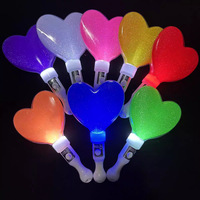 Baguette Lumineuse Étoile à Cinq Branches Fluorescente pour Enfants, Accessoires Lumineux en Forme de Cœur à Bas Prix pour Concerts et Remises de Diplômes, Jouets en Forme de Cœur