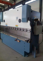 Plieuse de tôles hydraulique multifonctionnelle pour cintrer et plier les tôles