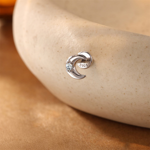 Piercing de Plata de Ley 925 con Baño de Rodio, Minimalista, con Moissanita, Diseño de Flor, Estrella, Luna, Corona, Ojo Marquesa y Borla, con Rosca - Product Image 5