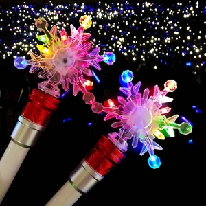 Đầy màu sắc LED điện tử Flash Stick bông tuyết xoay Magic Wand Đồ chơi phát sáng hình dạng ngôi sao cho trẻ em Halloween Đảng ủng hộ - Product Image 2