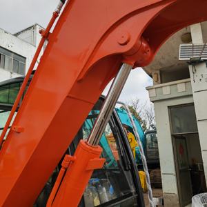 Excavatrice sur chenilles Hitachi ZX60 de 6 tonnes utilisée par le Japon 2016 modèle d'installation de moteur et de pompe support de pouce - Product Image 4