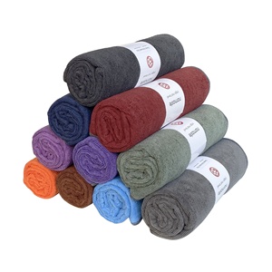 Toalla Deportiva Gaiam Antideslizante al Por Mayor, Precio de Fábrica Bajo, Personalizada con Logotipo de Marca Privada Naranja, Toalla para Yoga - Product Image 1
