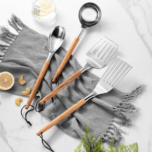 Set di 4 Utensili da Cucina in Acciaio Inox con Manico Lungo in Legno per Friggere Pesce e Bistecca - Product Image 1