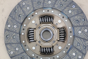 31250-60440 Assemblage de disque d'embrayage Nouvelle plaque d'embrayage en fer pour Toyota Hilux Kit d'embrayage de remplacement à ajustement direct - Product Image 3