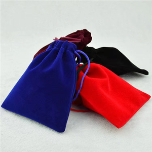 Pochette cadeau en velours, petit sac à bijoux réutilisable avec cordon de serrage, sac d'emballage promotionnel coloré pour le rangement - Product Image 5