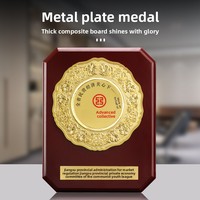 Plaque de récompense médaille d'or, plaques nominatives en bois sur mesure, cadeaux d'affaires Chine