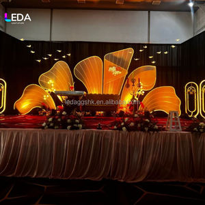 Fondo de escenario LEDA de nuevo diseño con grandes pétalos dorados para bodas en jardín - Product Image 3