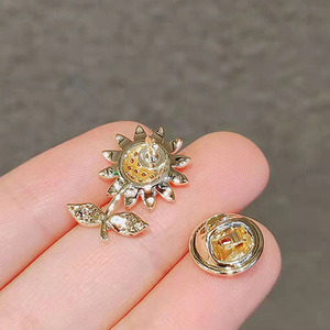 1 pièce Broche tendance petite en forme de nœud pour femme, en métal, épingles de revers de sécurité anti-reflet, accessoires de vêtements pour pulls - Product Image 6
