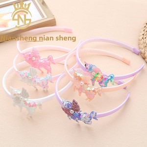 Serre-<span class=keywords><strong>tête</strong></span> Licorne Princesse en Tissu Fait Main pour Enfants Européens et Américains, avec Paillettes et Motifs de Dessins Animés, Mignon et Doux pour les Cheveux des Filles - Product Image 1