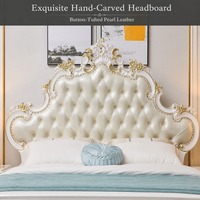 Europäischer Stil Komfortables Luxus-Softbett Gummibaumholzrahmen Mikrofaser-Leder Gepolstertes Kopfteil Goldgeschnitztes Kingsize-Schlafzimmer