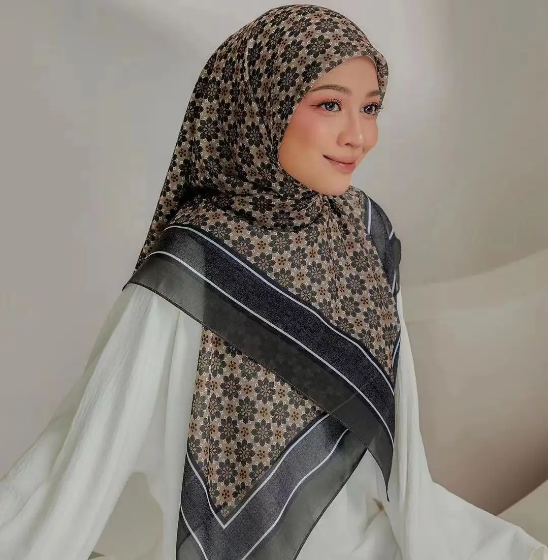 Custom 2023 Populair Zacht Katoen Voile Bedrukte Hijab Klein Bloemenontwerp 115X115 Bawal Katoenen Voile Sjaal Maleisische Vrouwen Tudung