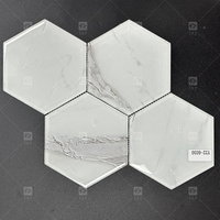 Ubin Mosaik Lantai Hexagon Kaca Campuran Marmer Carrara Putih Berkualitas Tinggi untuk Dekorasi Dinding