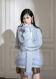 <span class=keywords><strong>Cardigan</strong></span> in Maglia <span class=keywords><strong>con</strong></span> Bordo in <span class=keywords><strong>Pelliccia</strong></span> di Visone - Maglione Accogliente <span class=keywords><strong>con</strong></span> Scollo a V, Polsini e Orlo Soffici, Top Invernale Oversize Morbido per Donna - Product Image 3