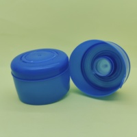 Tapa de botella de plástico PE a prueba de derrames con cuello de 55mm ecológico para cubos de agua mineral de 5 galones Embalaje fácil de usar