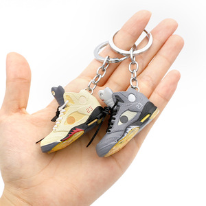 Porte-clés en forme de chaussure AJ5 de la dernière génération, blanc <span class=keywords><strong>et</strong></span> <span class=keywords><strong>noir</strong></span>, créatif, accessoires de chaussures de collection, vente chaude - Product Image 1