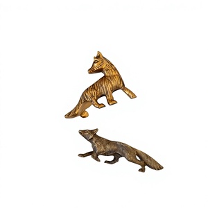 Prensapapeles de Metal Premium con Figura de Zorro, Escultura de Animal en Tono Dorado, Adorno Decorativo para Mesa - Product Image 1