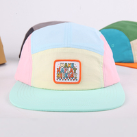 Casquette de camping 5 panneaux de haute qualité avec patch tissé personnalisé, design multicolore, visière plate non structurée, pour la course sur sentier