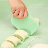Grattoir à pâte en silicone, grattoir de cuisine 13 cm, coupe-pâte flexible pour la pâtisserie