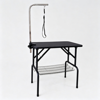 Table de toilettage pour chien portable et pliable avec cadre en fer noir, plateau antidérapant et étagère de rangement pour les toileteurs