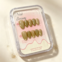 Ongles press-on élégants verts faits à la main, forme amande moyenne, en gel souple avec paillettes dorées, vente en gros d'usine, ensemble d'ongles artificiels réutilisables