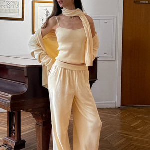 Completo Abito Coordinato da Donna in Maglia di Lana Beige con Spalle Scoperte e Maniche Lunghe, Stile Casual di Lusso con Dettagli in Pelliccia, Collezione Primavera - Product Image 6