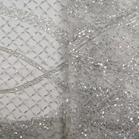 Tissu en dentelle à sequins brillants motif losanges, broderie perlée sur tulle maillé pour robes de soirée glamour et robes de mariée – Vente en gros