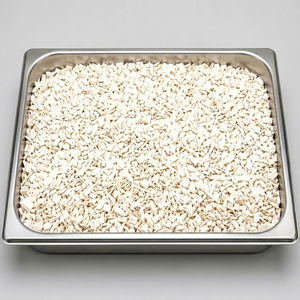 3HTH CO.LTD Copeaux de bois d'acacia naturel en vrac, combustible biomasse à haute teneur en calories, fabriqué à partir d'acacia pour utilisation en chaudière - Product Image 1