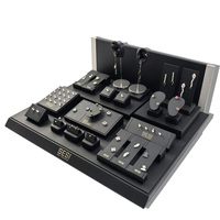 Présentoir de bijoux pour piercing luxe haut de gamme personnalisé mannequin d'oreille avec cheveux Présentoir pour bijoux en cuir pour piercing support pour ensemble