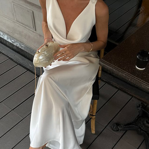 Robe fourreau élégante en satin blanc, col cœur, longueur au sol, ajustée, pour soirée formelle - Product Image 2
