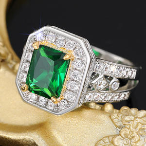 Anello Cocktail Geometrico T0067 in Argento 925 con Cristallo Taglio Smeraldo e Strass, Gioiello Raffinato da Donna, Idea Regalo - Product Image 1