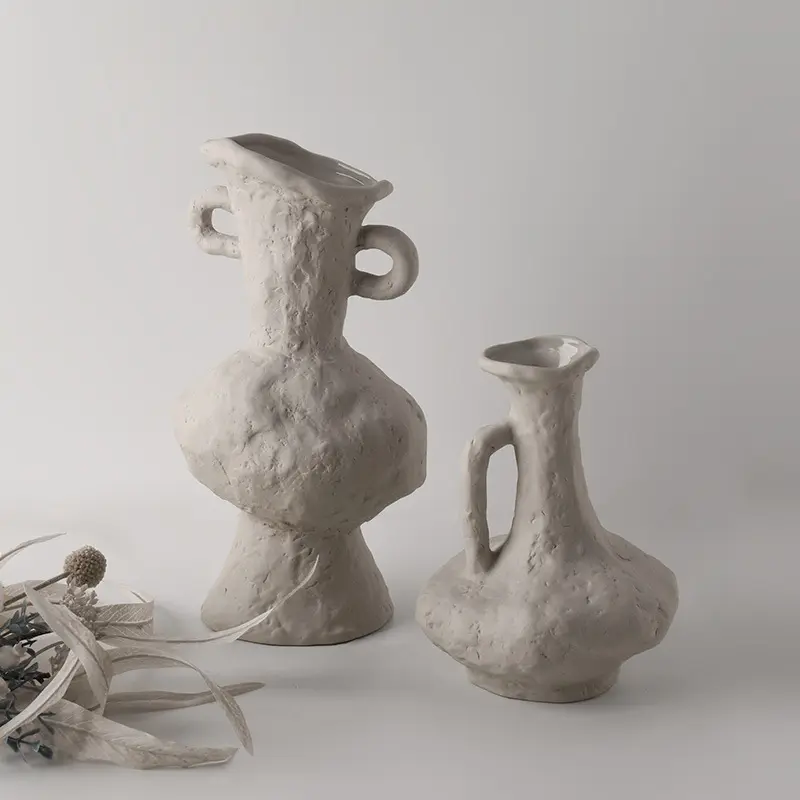 Ameublement avec des ornements en céramique vintage Fabrication créative de vieilles fleurs Vase en céramique d'embryon de plaine de vent calme