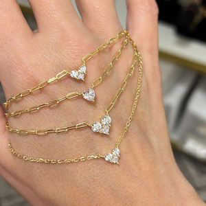 Collar Clásico y Delicado de Plata 925 con Corazón y Tres Piedras de Zirconia Estilo Clip - Product Image 1