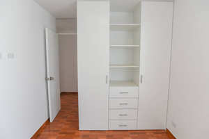 Personnalisation gratuite pour les armoires et placards sur mesure. Conception et production d'armoires modernes en verre pour chambres à coucher. - Product Image 4