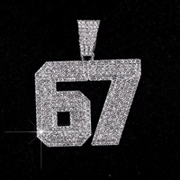 Pendentif Breloque Numéro 67 en Alliage et Strass Bling Doré/Argenté Style Hip Hop – Nouvelle Collection Vente en Gros Usine
