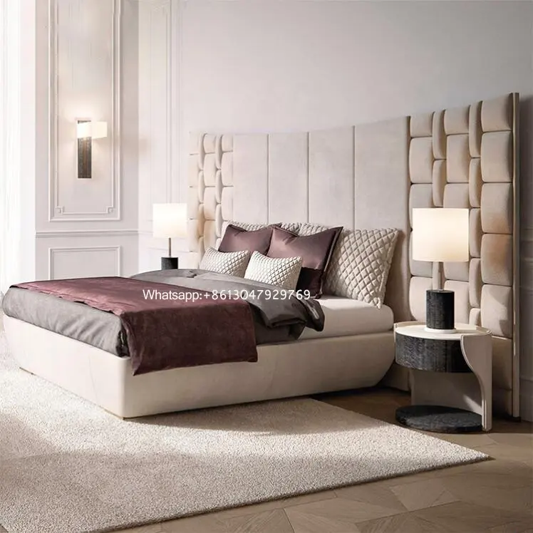 Muebles de gama alta, cama italiana de diseño moderno y exclusivo, con cabecero de cuero blanco de lujo grande