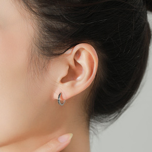 Conjunto de Anillo y Pendientes de Plata de Ley 925 Estilo Punk Retro con Resina Epoxi Negra para Mujer - Joyería de Diseño Exclusivo y Moderno - Product Image 6