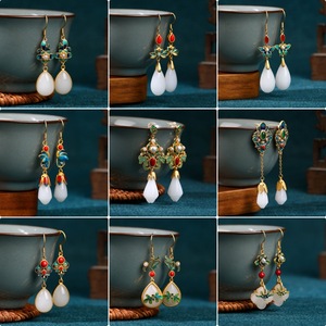 Orecchini pendenti da donna in argento 925 placcato oro con giada, smalto sfumato, design di nicchia, fiore etnico, cavallo antico e gonna, idea regalo - Product Image 2