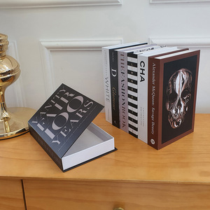 Libro <span class=keywords><strong>di</strong></span> decorazione <span class=keywords><strong>di</strong></span> moda <span class=keywords><strong>per</strong></span> <span class=keywords><strong>la</strong></span> <span class=keywords><strong>casa</strong></span> modello decorativo <span class=keywords><strong>di</strong></span> lusso Coffee Shop Hotel oggetti <span class=keywords><strong>di</strong></span> scena finti libri <span class=keywords><strong>per</strong></span> l'arredamento della libreria - Product Image 1