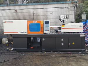 Machine de moulage par injection Chen Hsong JM-88Ai en bon état, petite machine d'injection de 88 tonnes, disponible à la <span class=keywords><strong>vente</strong></span> immédiate - Product Image 1