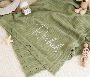 Couverture <span class=keywords><strong>de</strong></span> bébé tricotée personnalisable plusieurs couleurs broderie <span class=keywords><strong>de</strong></span> nom personnalisé bord <span class=keywords><strong>de</strong></span> <span class=keywords><strong>crochet</strong></span> doux pour l'utilisation <span class=keywords><strong>de</strong></span> berceau <span class=keywords><strong>de</strong></span> pépinière <span class=keywords><strong>de</strong></span> nouveau-né - Product Image 6