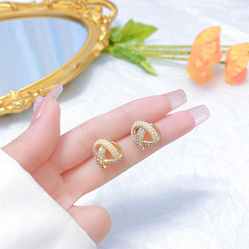 Small fragrance earrings female simple niche ins wind earrings new fashion creative alloy earrings