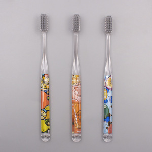 Cepillo de Dientes Personalizado con Mango Transparente de PETG y Cerdas Suaves de Nailon para Uso Doméstico en Adultos - Product Image 2