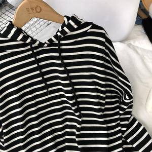 Nuovo maglione con cappuccio a righe bianche e nere lavorato a <span class=keywords><strong>maglia</strong></span> Pullover a maniche lunghe <span class=keywords><strong>t</strong></span>-<span class=keywords><strong>shirt</strong></span> da donna - Product Image 2