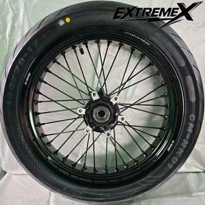 Ensemble de roues Supermoto de 17 pouces pour Talaria <span class=keywords><strong>Komodo</strong></span> |   2.5x17 Avant + 3.5x17 Arrière avec pneus CST 100/130 - Product Image 5