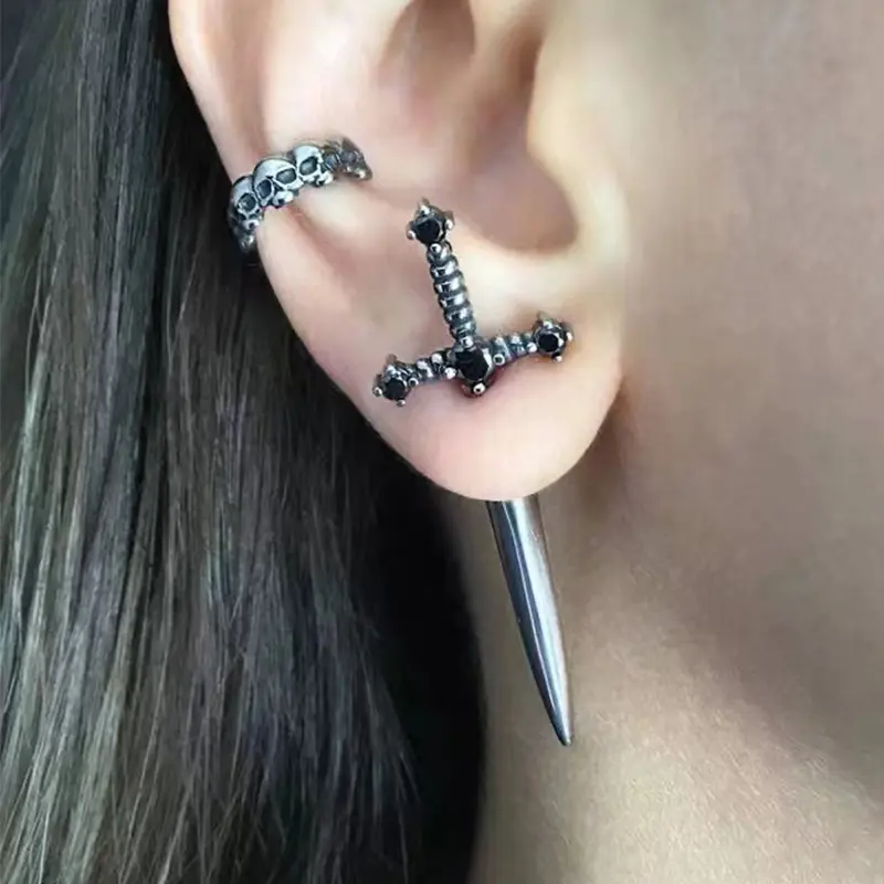 Anting Pedang Gotik Koawal Antik Keren Kristal Punk Telinga Goth Dagger Anting Perhiasan Hadiah untuk Wanita